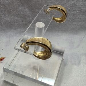 Beautiful Vintage Monet Gold-tone Textured Hoop Earrings.